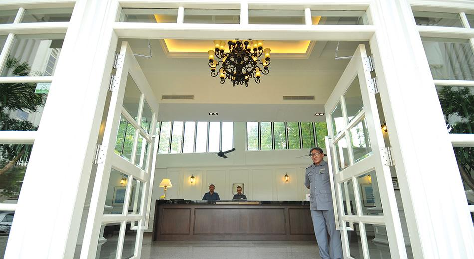 笑顔でお客様をお出迎え