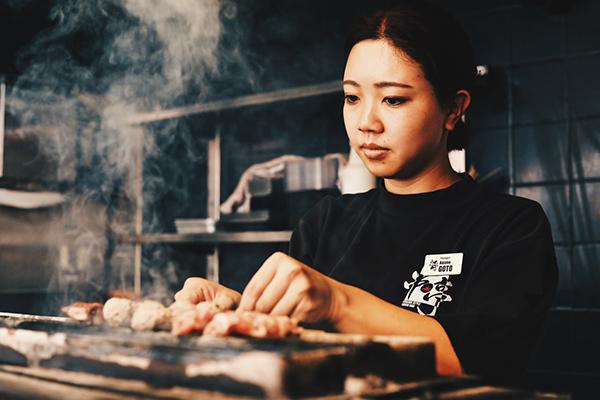 女性も多数活躍中！ラーメンや焼き鳥職人も在籍！