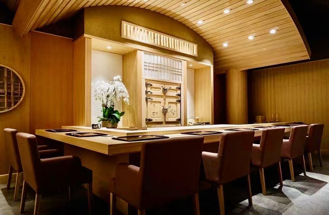 寿司シェフ/キッチンヘルパー